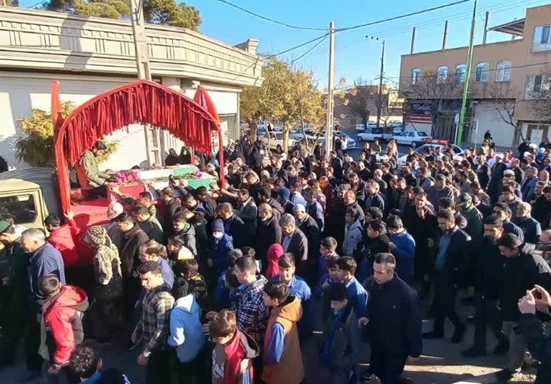 حضور باشکوه مردم اردستان در تشییع 4 شهید گمنام+تصویر