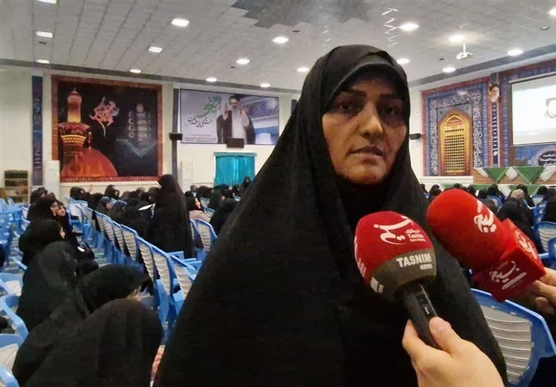 تجلیل از زنان ایثارگر و مادران شهدا در همایش بانوان مقاوم اسلامشهر