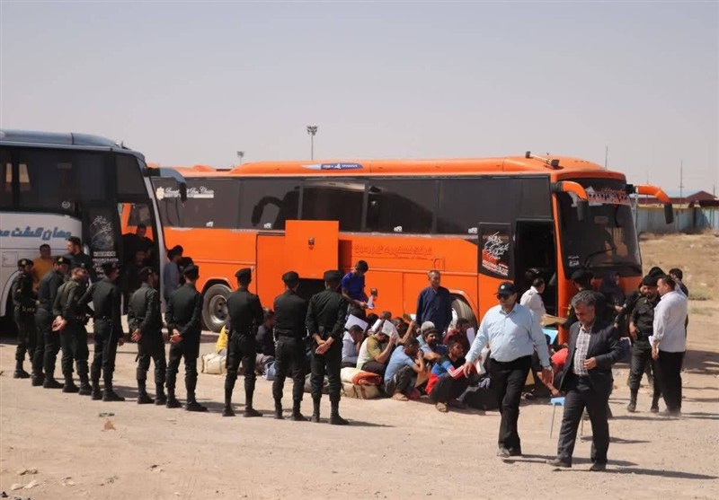 انتقال 294 زندانی افغانستانی از مرز دوغارون به کشورشان