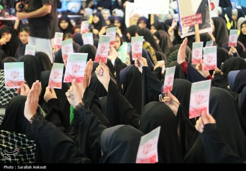 اجتماع باشکوه دختران کرمان؛ تجلی شور فاطمی در اجتماع دختران دیار حاج‌قاسم