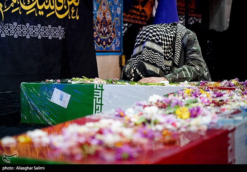 وداع باشکوه مردم ایلام با‌ شهدای گمنام در شب وداع زهرا (س) + فیلم