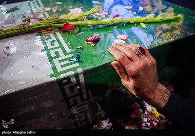 وداع با شهدای گمنام در شب شهادت حضرت زهرا (س)