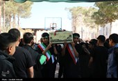 لحظه‌های ناب مدرسه آیت‌الله صالحی کرمان در استقبال از شهید گمنام