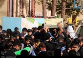 لحظه‌های ناب مدرسه آیت‌الله صالحی کرمان در استقبال از شهید گمنام