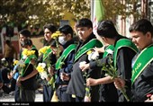 لحظه‌های ناب مدرسه آیت‌الله صالحی کرمان در استقبال از شهید گمنام