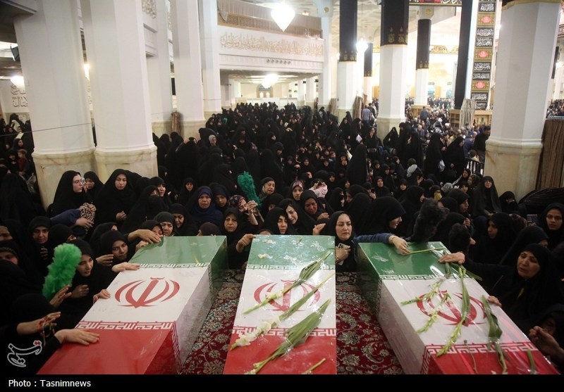 حضور پرشور مردم ایلام در وداع با 4 شهید گمنام