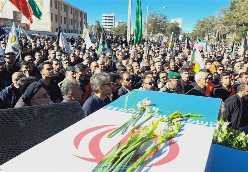 ایلام غرق در عطر شهادت شد/‌ وداع عاشقانه مردم با 4 شهید گمنام در ‌فاطمیه+فیلم