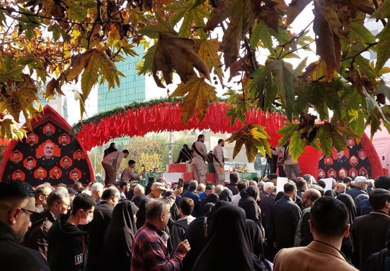 گمنامان خمینی در آغوش مردم کرج/‌ تشییع پیکر 10 شهید دفاع مقدس‌ در ایران کوچک