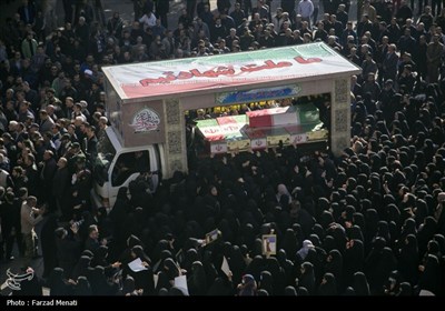 تشییع پیکر مطهر هفت شهید گمنام دوران دفاع مقدس در کرمانشاه