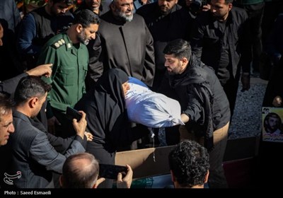 تشییع باشکوه آلاله‌های فاطمی در گلستان