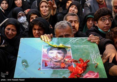 تشییع پیکر 8 شهید گمنام و شهید اکبر صفی صمغ آبادی در قزوین