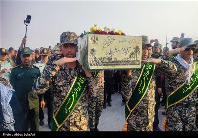 تشییع پیکر شهید گمنام در روستای سرمستان بندر دیر