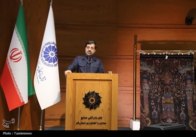 تأکید استاندار قم بر رفع چالش‌های صادراتی برای رونق فرش دستباف استان