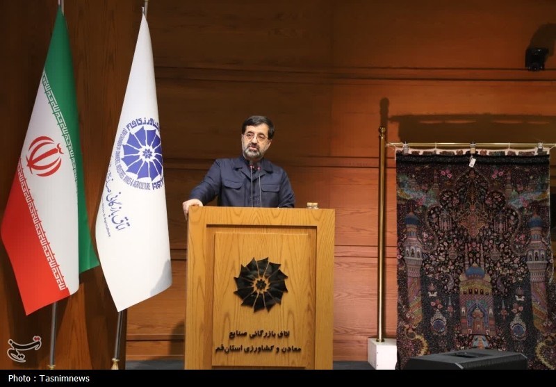 تأکید استاندار قم بر رفع چالش‌های صادراتی برای رونق فرش دستباف استان