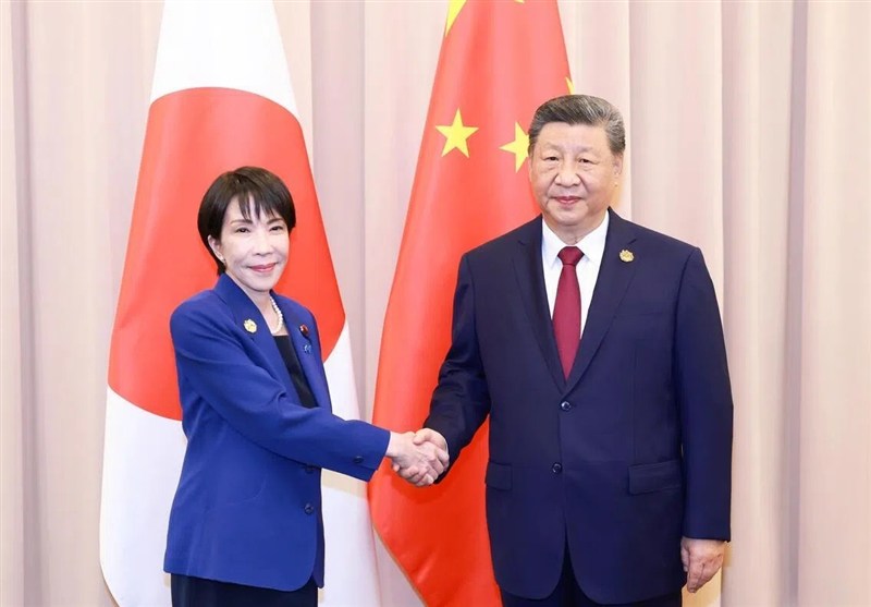 عقب نشینی نخست وزیر ژاپن از مواضع ضد چینی خود و تأکید بر تقویت روابط با پکن