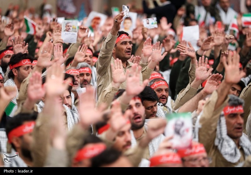 بسیجیان رهروان امامین انقلاب هستند