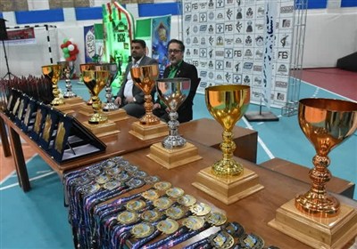 حضور 170 ورزشکار و 17 تیم در  مسابقات پرس سینه اراک