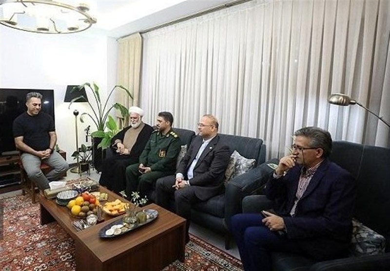 همراهی با خانواده شهدا و ایثارگران وظیفه دائمی برای همه افراد جامعه است