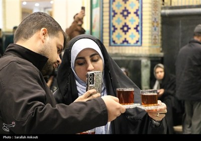 حال و هوای چایخانه حرم در نوبت عاشقی خادمان کرمانی