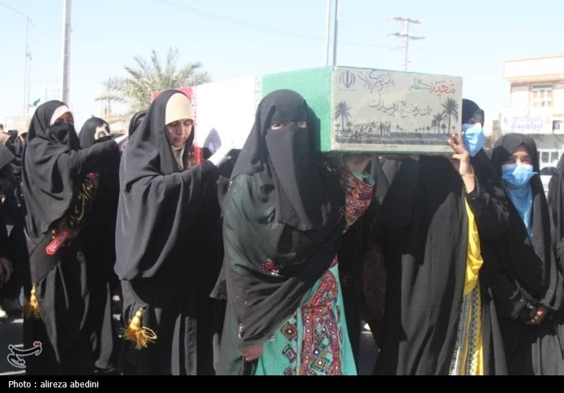 تشییع پیکر شهید گمنام در شرقی‌ترین نقطه هرمزگان با حضور گسترده مردم شیعه و سنی