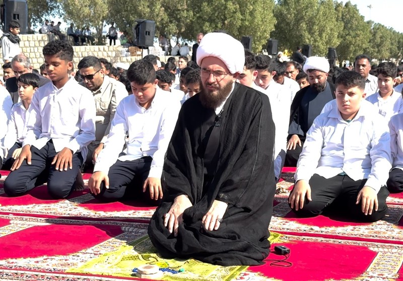 اقامه نماز جماعت ظهر و عصر به امامت حجت‌الاسلام حاج علی اکبری در قشم