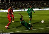 دیدار تیم‌های فوتبال شمس آذر قزوین و پرسپولیس