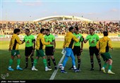 دیدار تیم‌های فوتبال شمس آذر قزوین و پرسپولیس