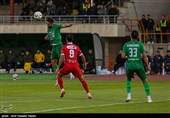 دیدار تیم‌های فوتبال شمس آذر قزوین و پرسپولیس