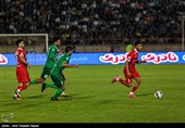 دیدار تیم‌های فوتبال شمس آذر قزوین و پرسپولیس