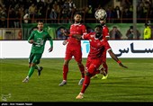 دیدار تیم‌های فوتبال شمس آذر قزوین و پرسپولیس
