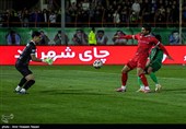 دیدار تیم‌های فوتبال شمس آذر قزوین و پرسپولیس