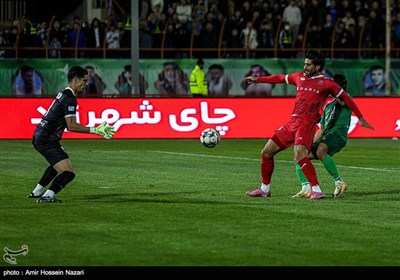 دیدار تیم‌های فوتبال شمس آذر قزوین و پرسپولیس