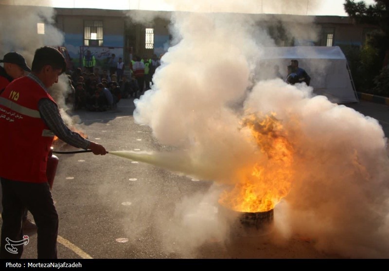 اجرای مانور سراسری زلزله در مدارس کاشان+تصاویر