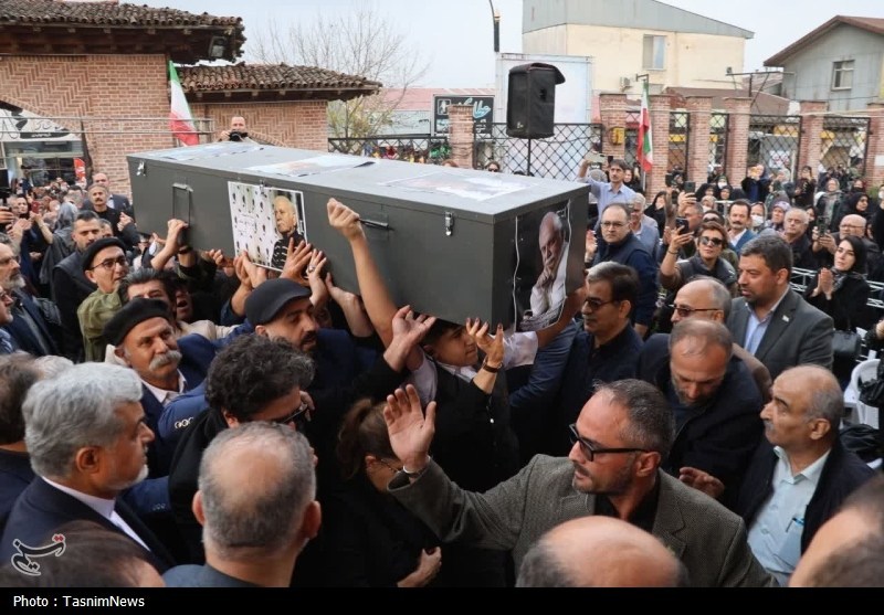 وداع گیلان با صدای ماندگار؛ پیکر ناصر مسعودی در جوار میرزا کوچک‌خان آرام گرفت
