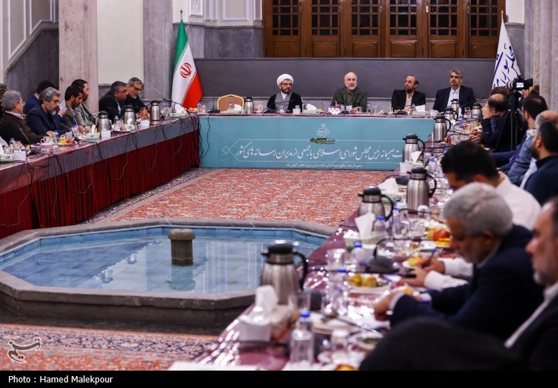 نشست صمیمانه رئیس مجلس با مدیران رسانه‌های کشور