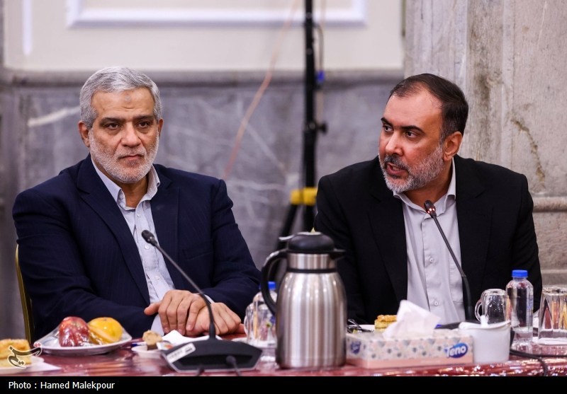 نشست صمیمانه رئیس مجلس با مدیران رسانه‌های کشور