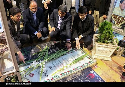 ادای احترام وزیر ارتباطات به مقام شامخ شهید سلیمانی