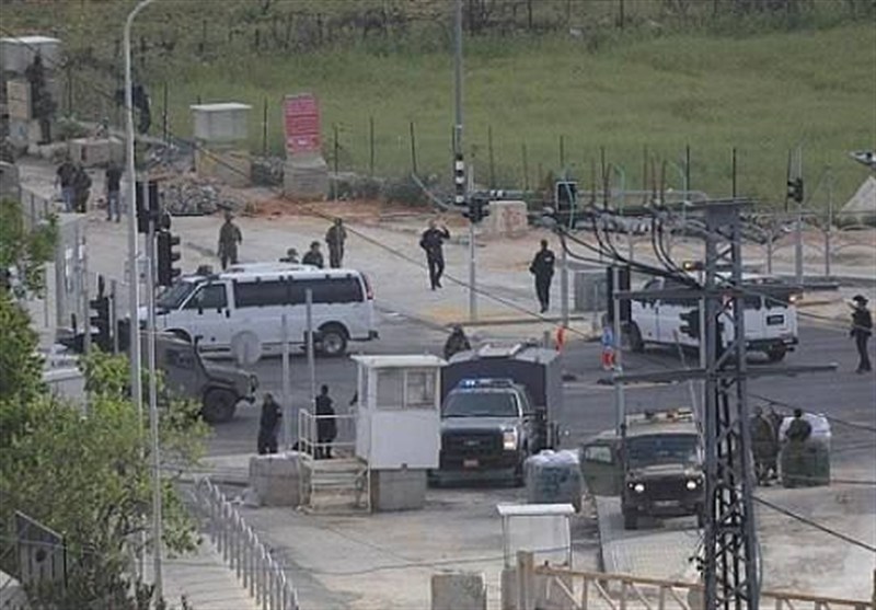 إصابة إسرائيلييْن بعملية طعن برام الله واستشهاد فلسطيني دهس مجندة بالخليل