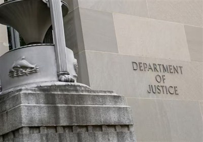 قاضی مهاجرتی اخراجی از دولت ترامپ شکایت کرد