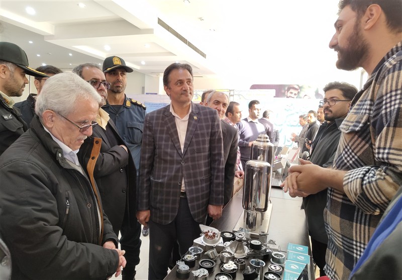 افتتاح نمایشگاه دستاوردهای پژوهش و فناوری همدان در دانشگاه علوم پزشکی