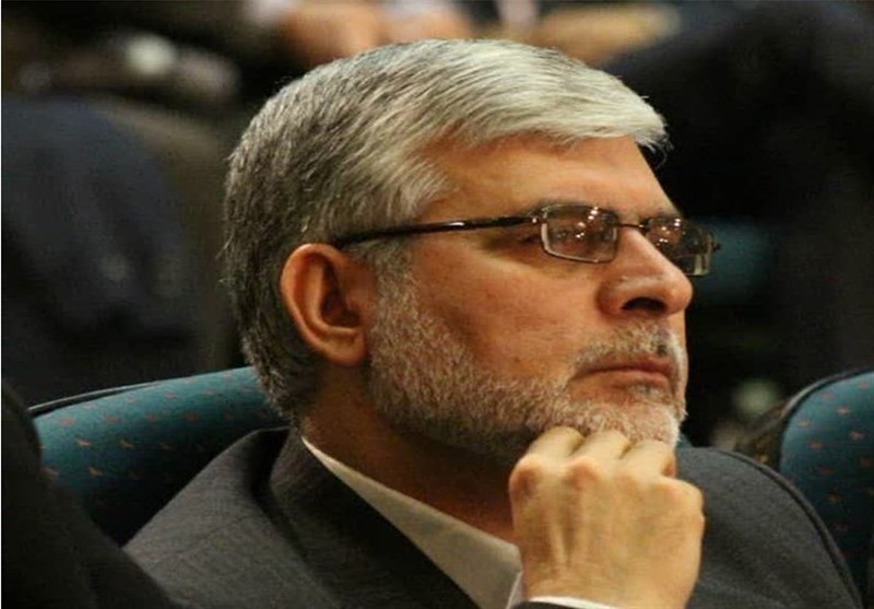 به نفع دولت است که در سه نرخی کردن بنزین تجدیدنظر کند