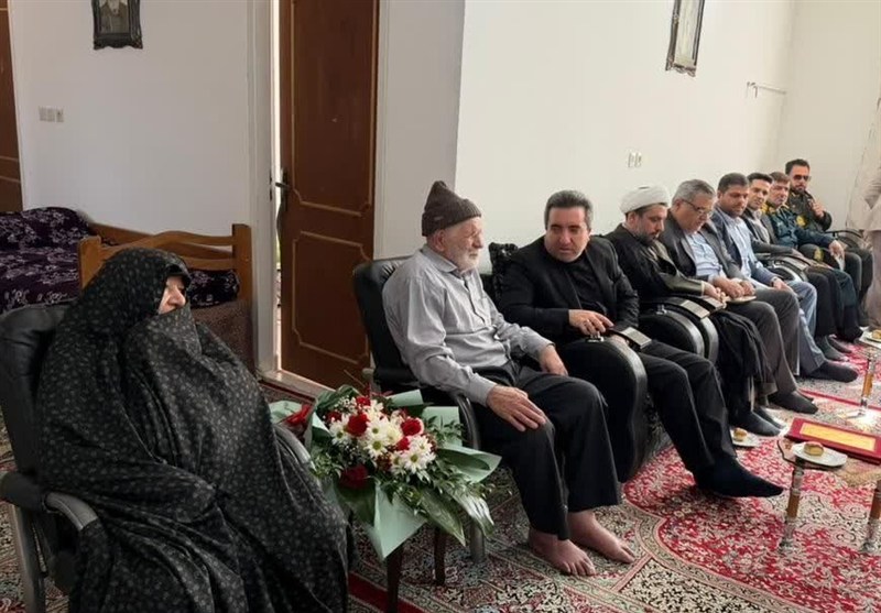 دیدار رئیس سازمان ثبت اسناد با خانواده شهیدان دهقانی در تفت