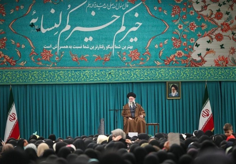 İmam Hamanei: Sosyal ve Ailevi Davranışta Adalet Kadınların En Öncelikli Haklarındandır