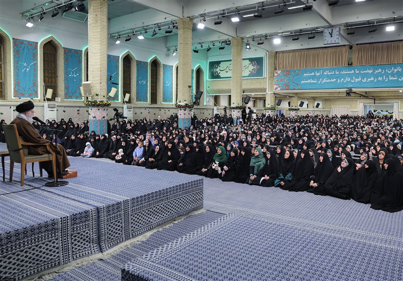 دیدار هزاران نفر از زنان و دختران با رهبر انقلاب