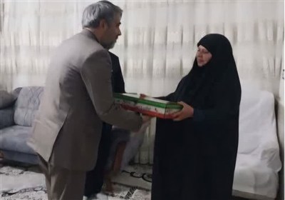 ادای احترام به صبر مادرانه؛  دیدار با مادر شهید بصیری‌پور