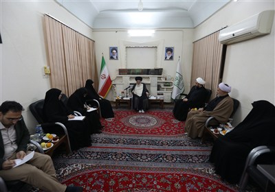 آیت‌الله حسینی‌بوشهری: الگوی زن مسلمان ایرانی باید به جامعه معرفی شود