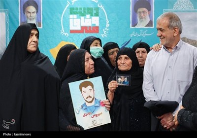 دیدار رئیس جمهور با مادران شهدا