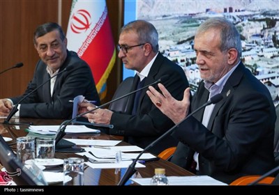 پزشکیان پای صحبت سرمایه‌گذاران کهگیلویه و بویراحمد نشست