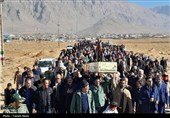 تشییع پیکر یک شهید گمنام در روستای سورک با حضور گسترده مردم + تصاویر