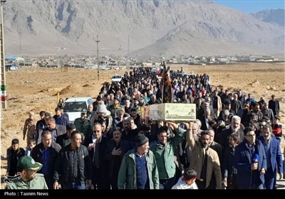 تشییع پیکر یک شهید گمنام در روستای سورک با حضور گسترده مردم